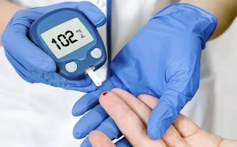 在青岛进行控制血糖APP开发时应该着重于哪些板块？